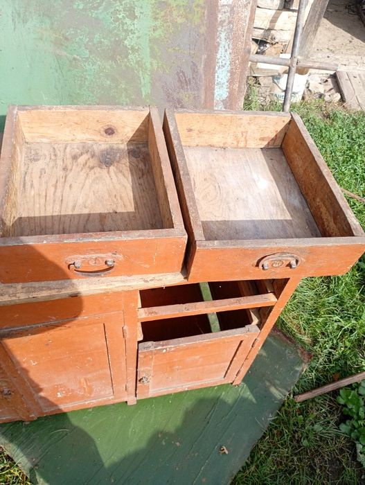 Тумбочка старовинна на реставрацію