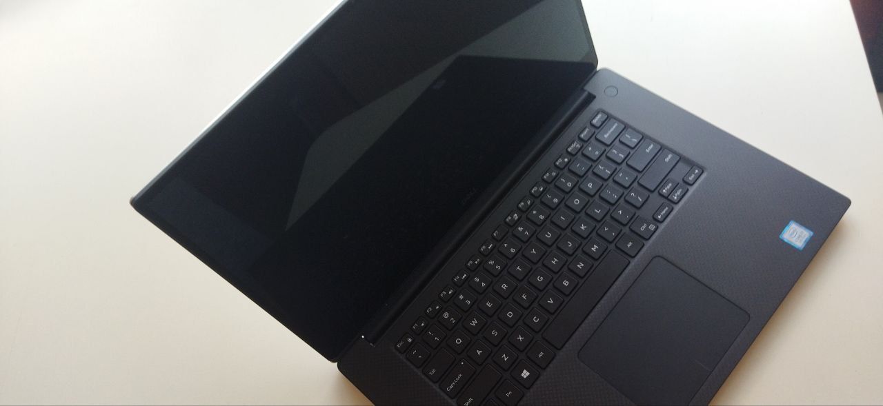 Dell xps 15 7590 | 7-9750H | 1650 | Oled 4K | 16GB RAM | 512GB Ssd