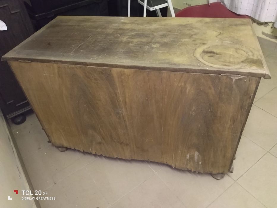 Arca Antiga em Madeira Trabalhada