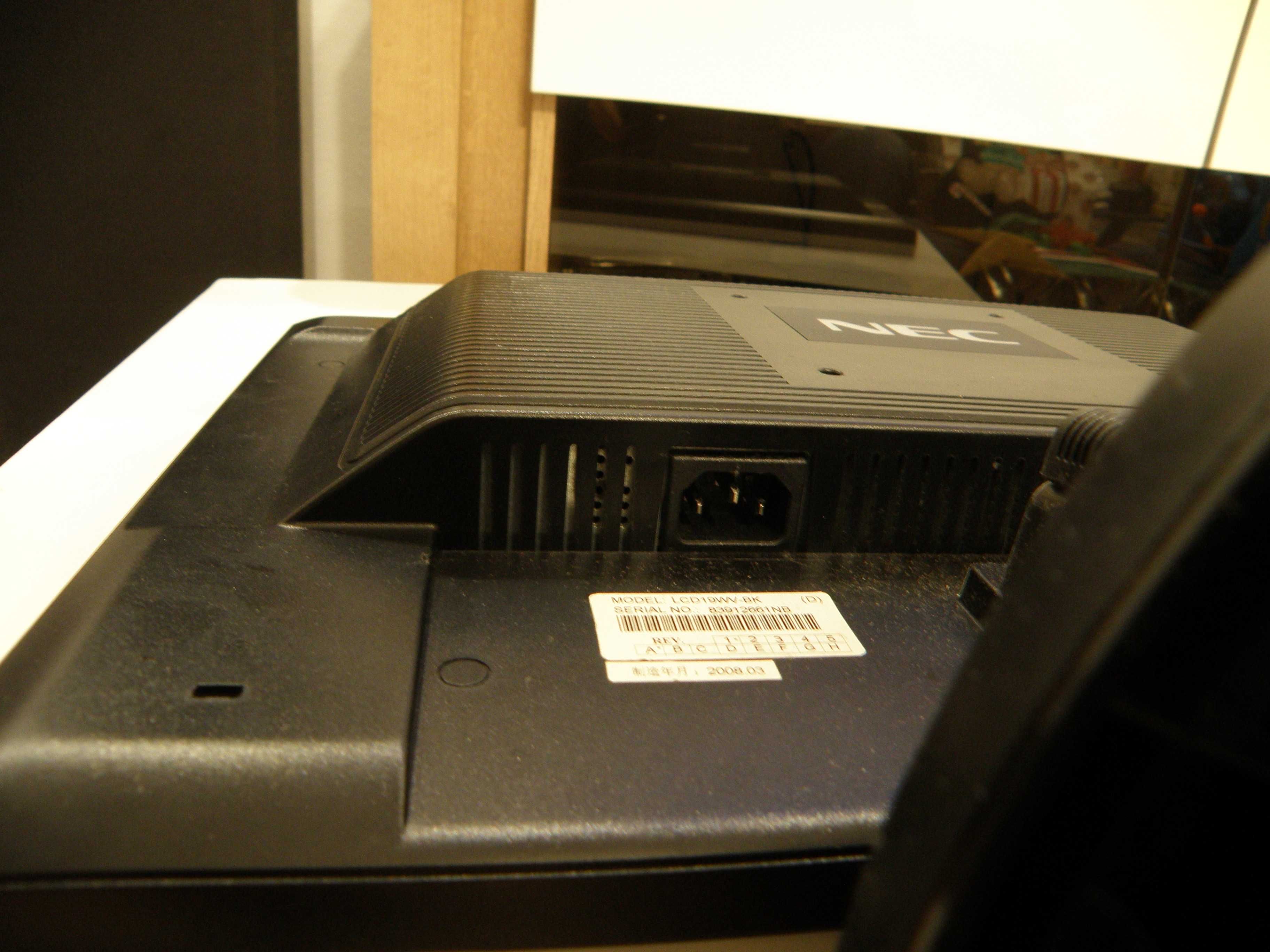 Monitor LCD 17 cali