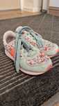 Кросівки для дівчинки з квіточками new balance