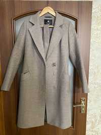 Продам классическое женское пальто