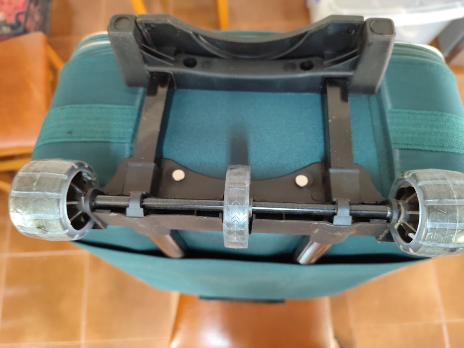 Mala de viagem e nécessaire - novos, nunca utilizados !