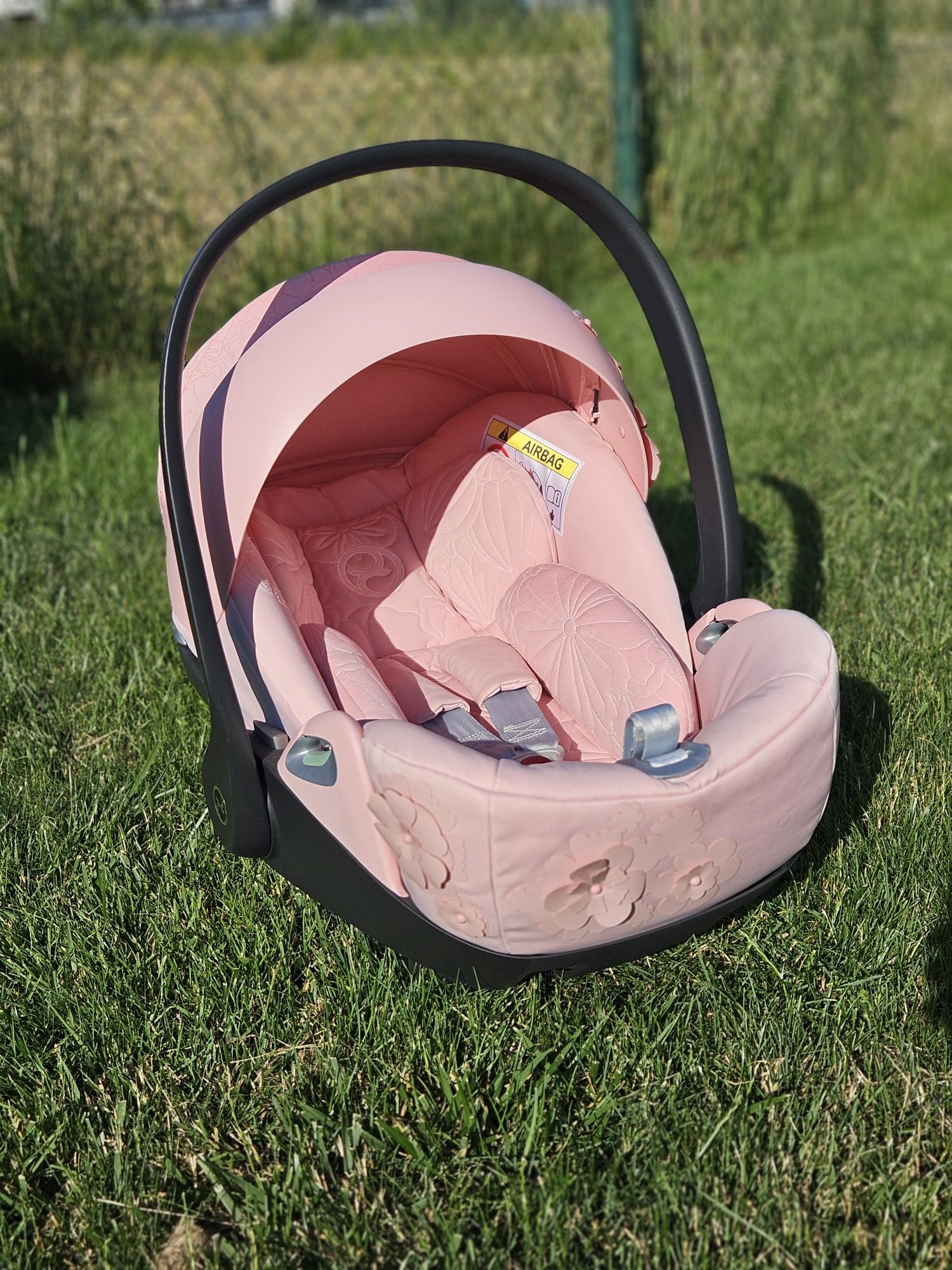 Cybex Różowy fotelik samochodowy z kwiatkami Cloud T i-Size Pale Blush