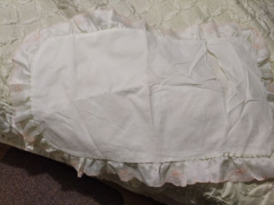 Подарунковий комплект на кровать з вишивкою