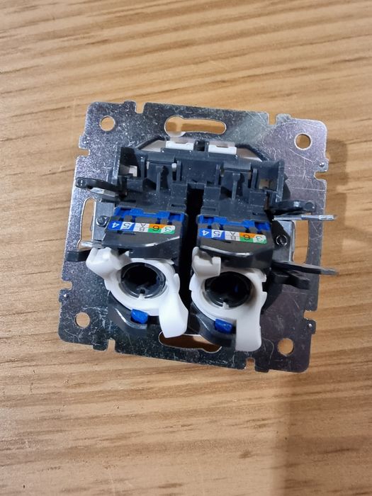 Tomada dupla RJ45 + oferta