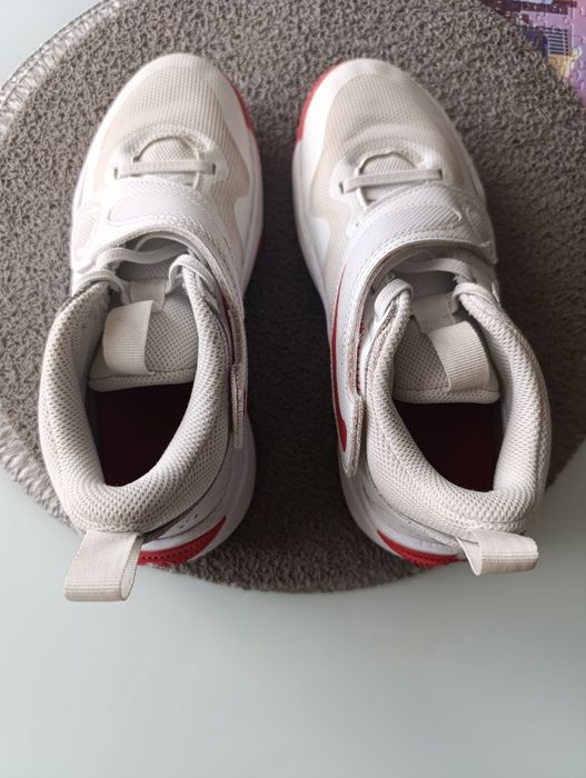 Buty Nike Team Hustle d11 rozmiar 37,5