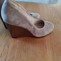 Buty damskie, beżowe, zamszowe na koturnie, Clarks, rozmiar 41