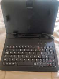 Capa com teclado para tablet