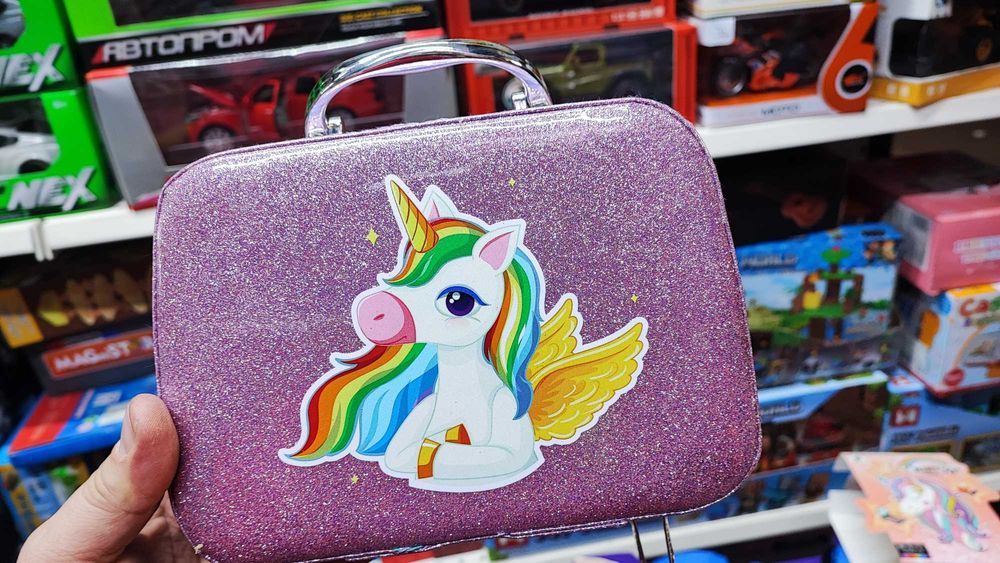 Косметика в чемодані Unicorn якісна лаки,тіні,помада єдиноріг