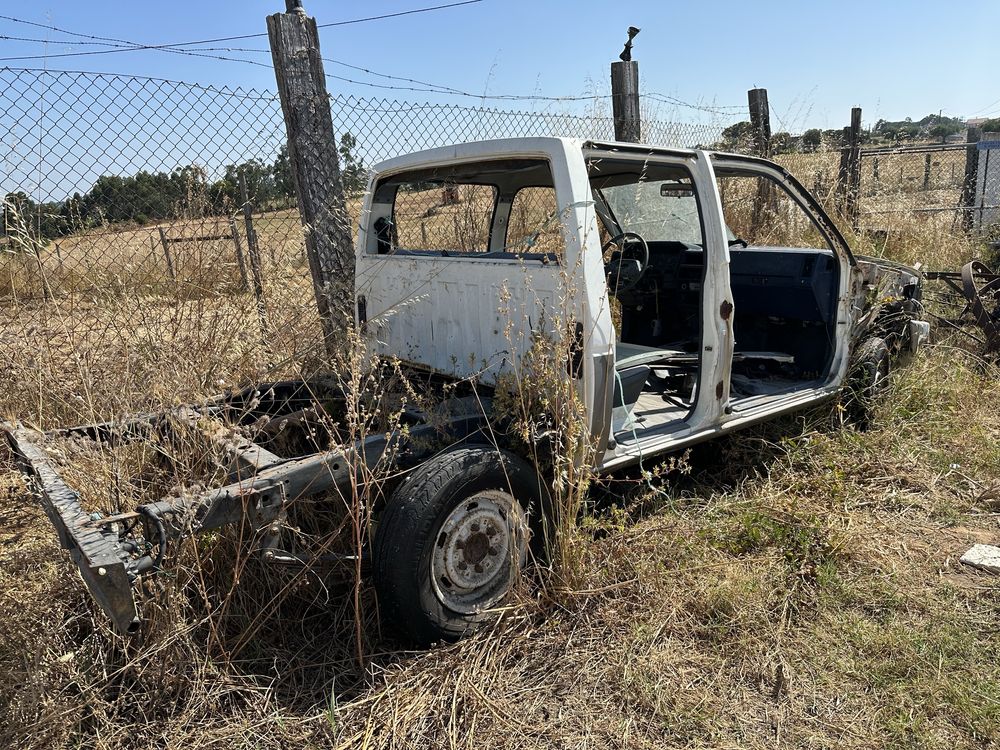 Nissan d21 PEÇAS - chassi c/ docs.