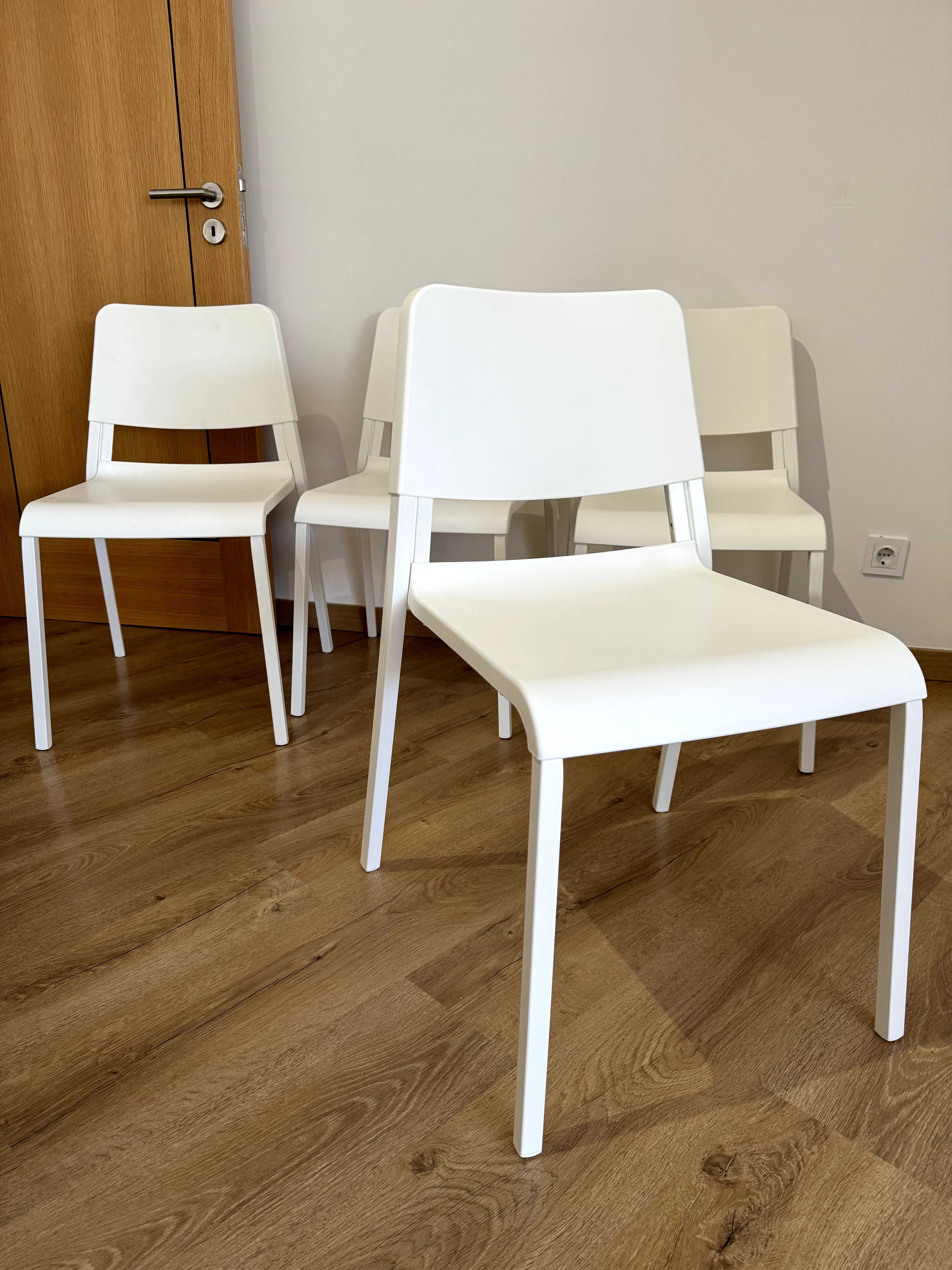 4 Cadeiras Brancas