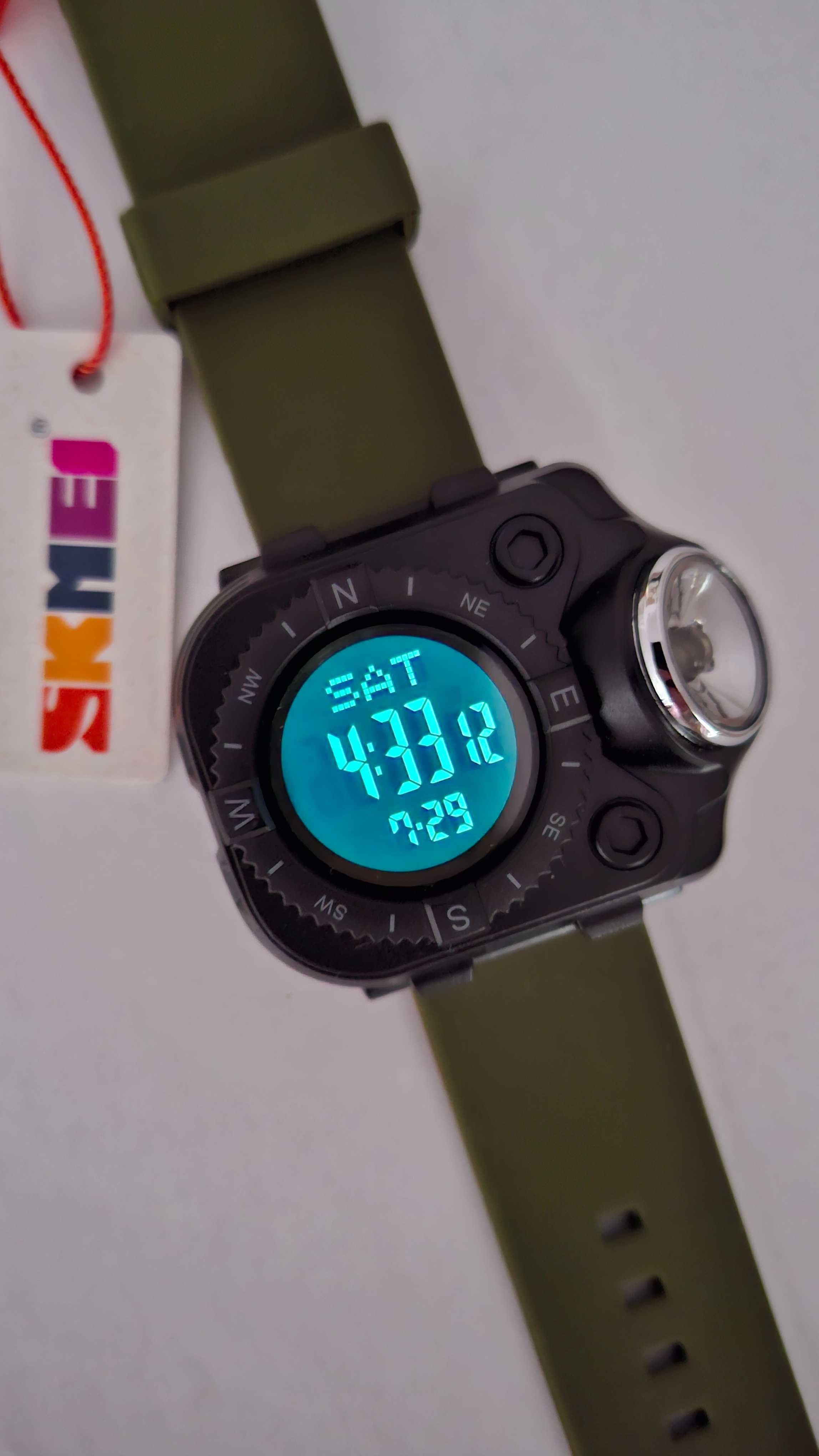 Nowy zegarek z latarką survival marki SKMEI 2187 kolor zielony czarny