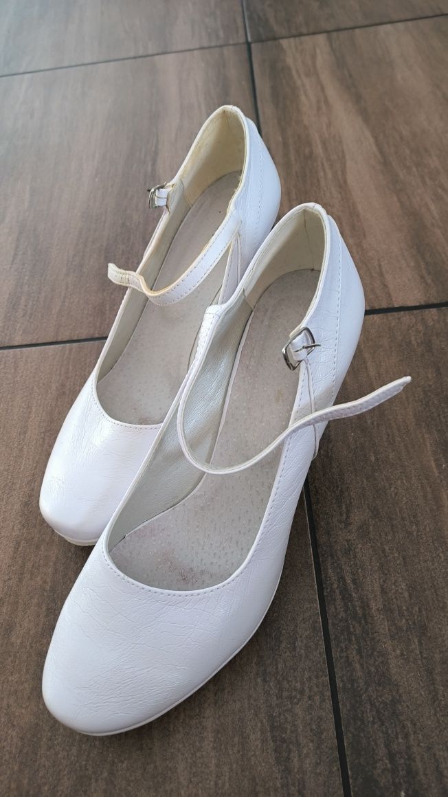 Buty ślubne firmy Biały Bucik