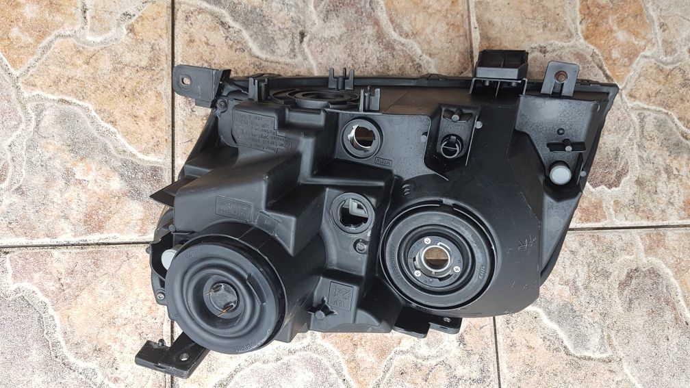 Фара правая Suzuki Grand Vitara. 205-2012 г. Koito 100-59079.