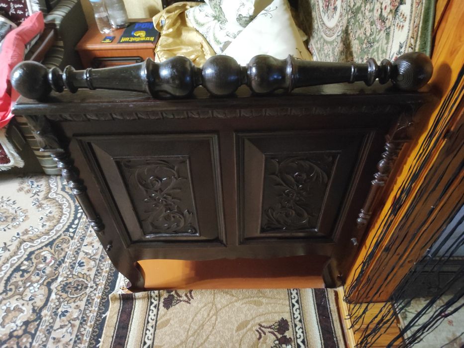 Старая антикварная кровать 1900 годов