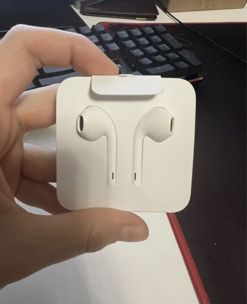 проводні наушники EarPods Lightning