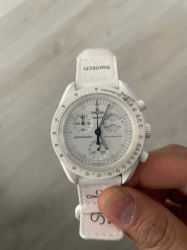 Snoopy x Omega Swatch SO33W700 – Biel w Kosmosie