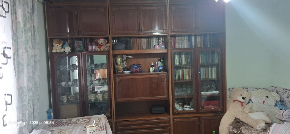 Стінка велика і вмістка.