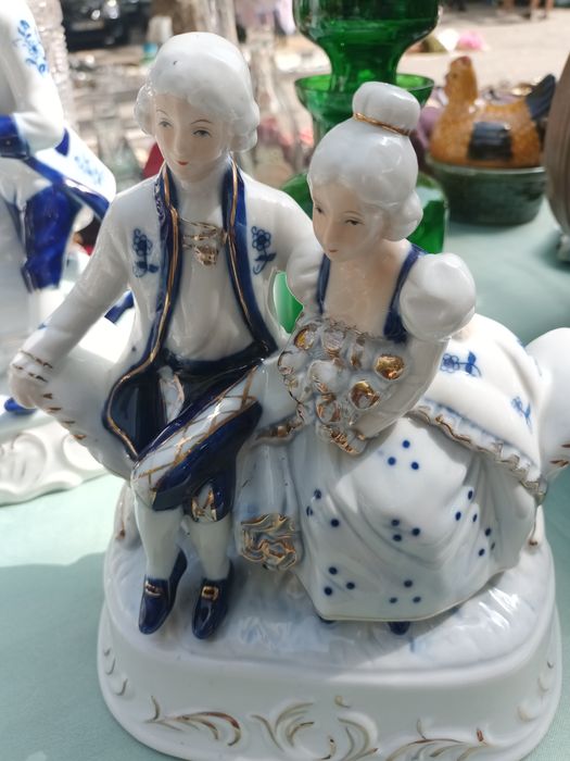 Estatuetas em porcelana branca/azul