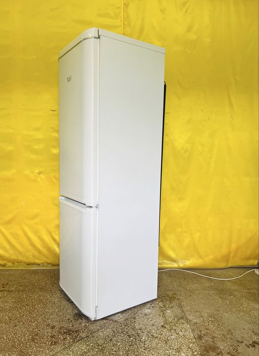 Двухкамерный холодильник Ariston RMBA1185