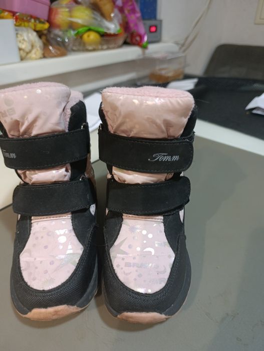Продам зимові ботінки на дівчинку фірми Том