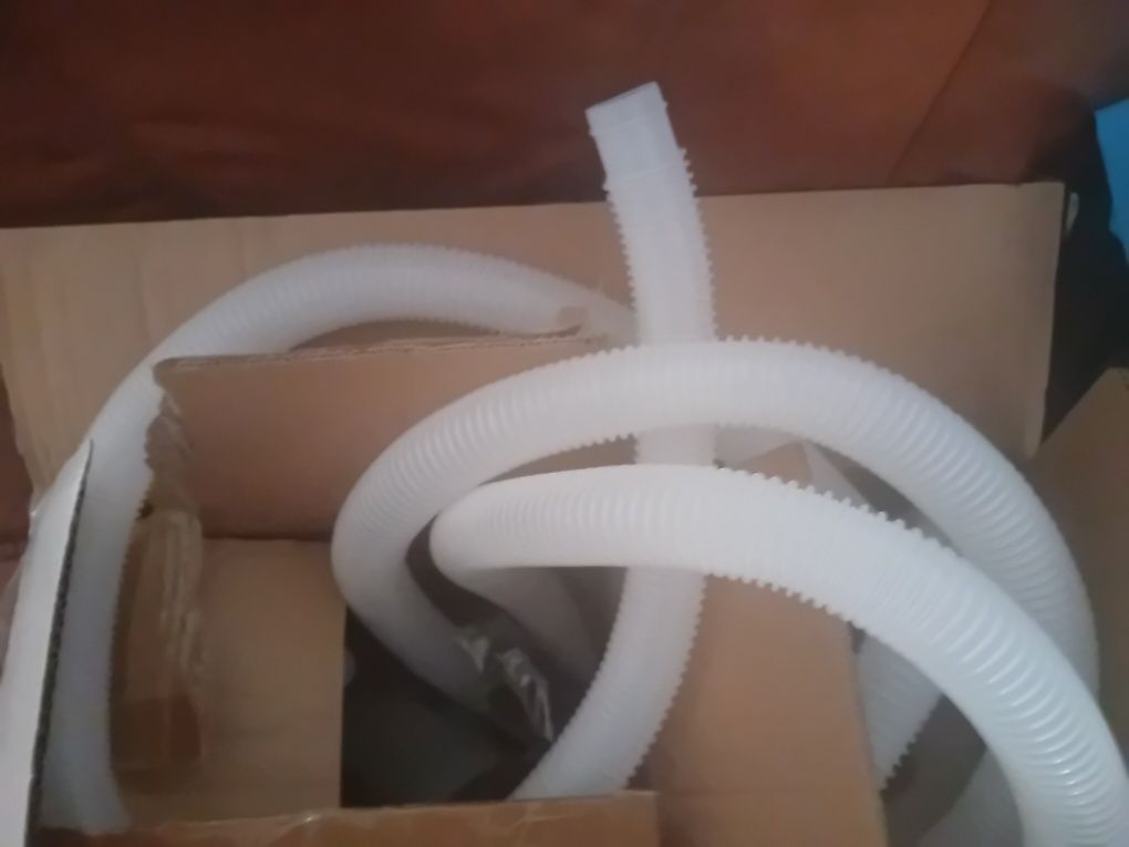 Vende se piscina nova.