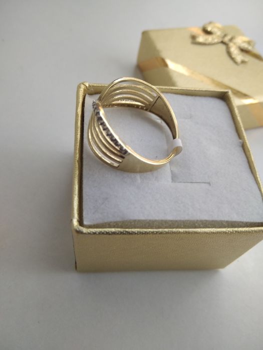 Złoty pierścionek fale z cyrkoniami złoto 585 rozmiar 18  993