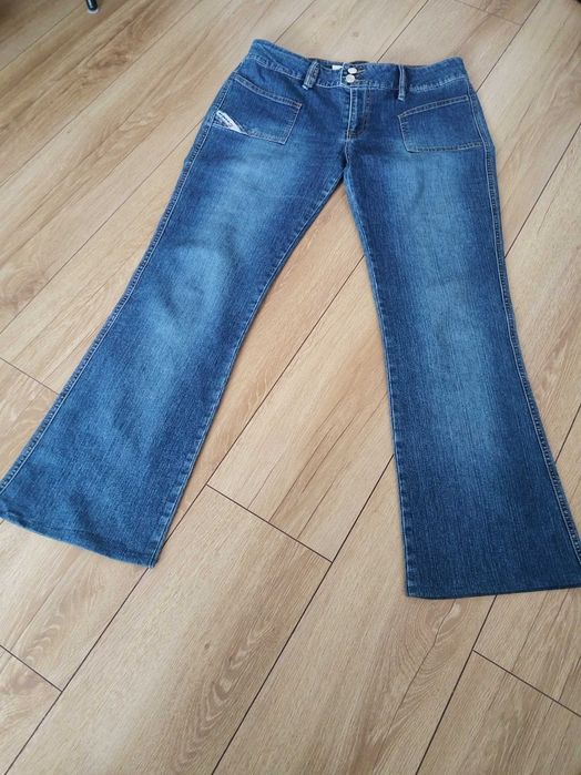 Jeansy flare diesel