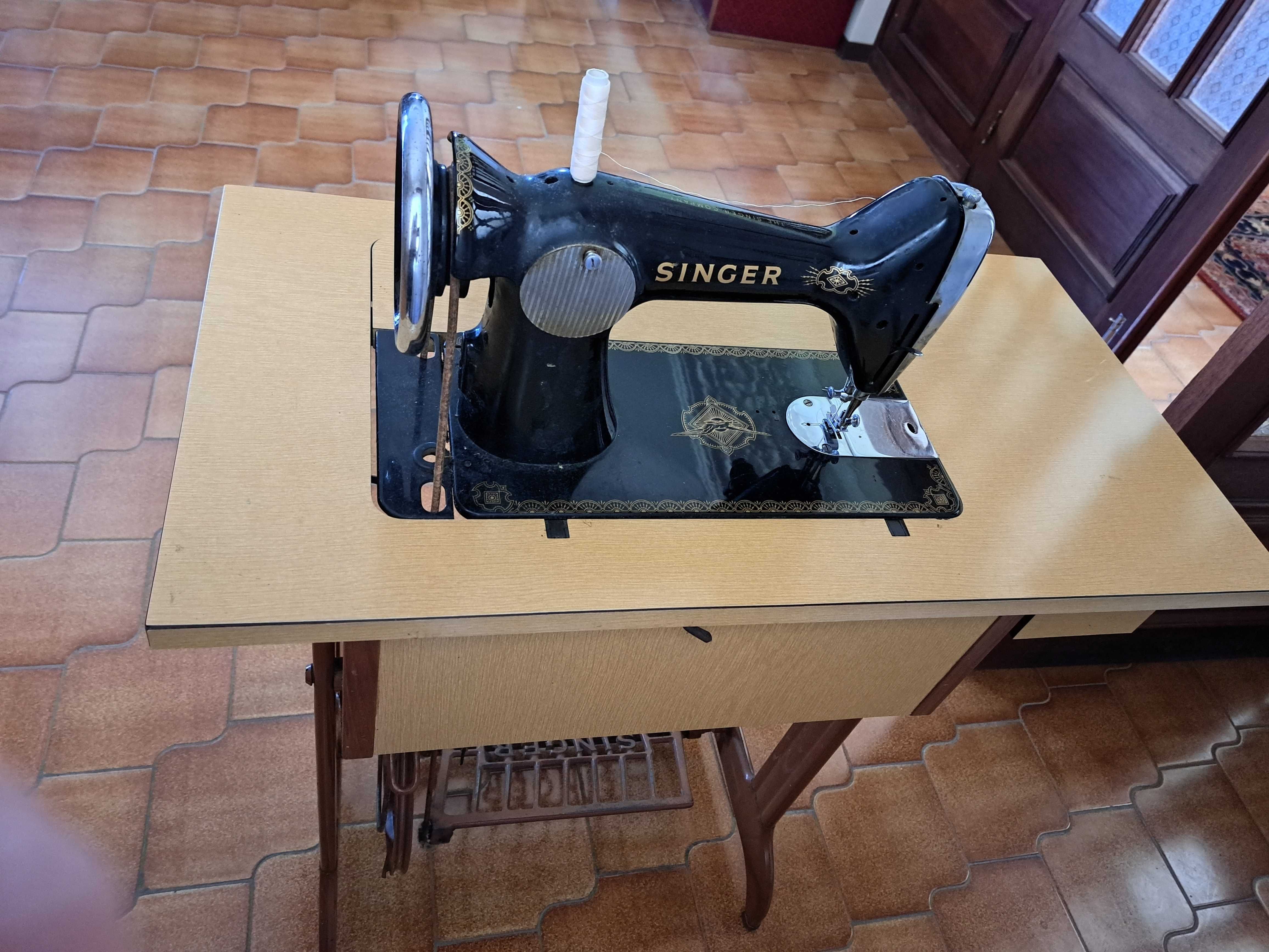 máquina de costura SINGER funcional