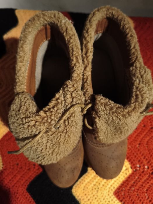 Botas com pêlo de volta