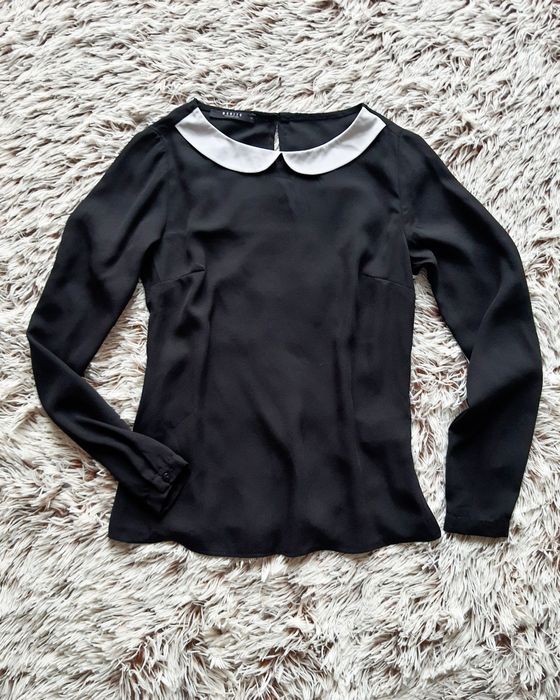 Czarna bluzka z kołnierzykiem Mohito