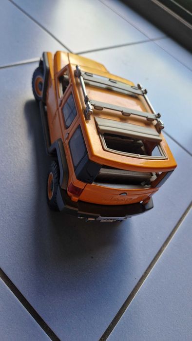 Model samochodu Jeep 1:18 cały z metalu kolekcjonerski