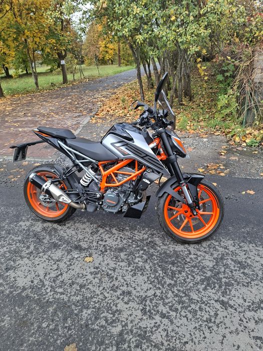 Sprzedam KTM duke 125 stan idealny +dwie kaska pokrywce i zamek