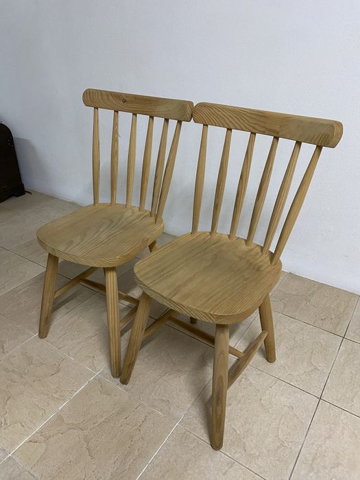 Cadeiras rabo de bacalhau sem acabamento