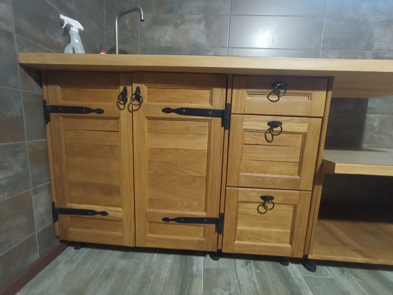 Продам кухню з натурального дуба.