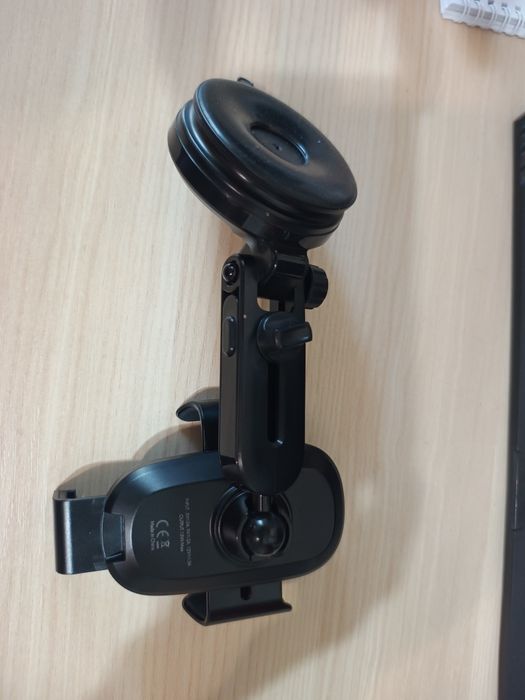 Автотртмач з бездротовою зарядкою LDNIO