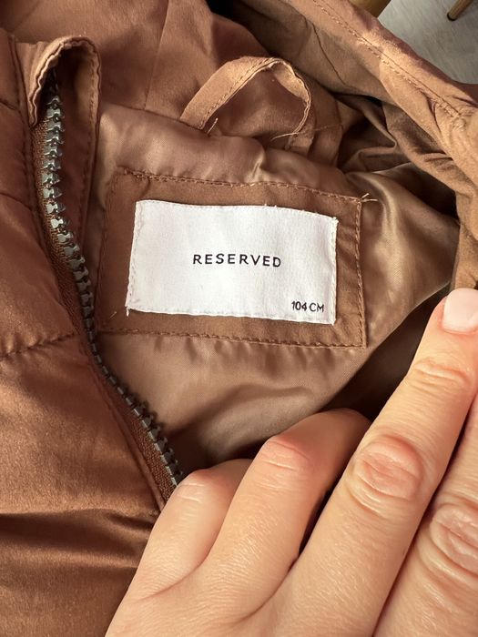 Зимняя курточка с кармашками 104см