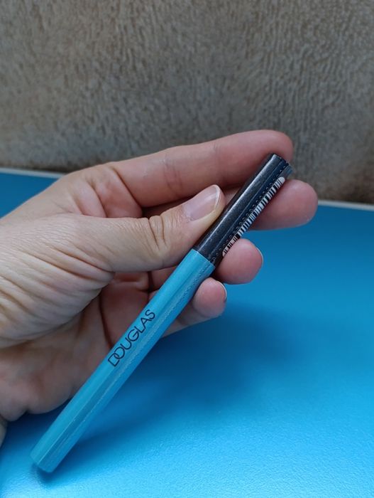 Eyeliner CAT EYES BLUE LAGOON. Douglas