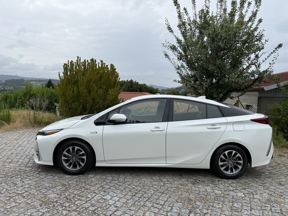 Toyota Prius PHEV 2017