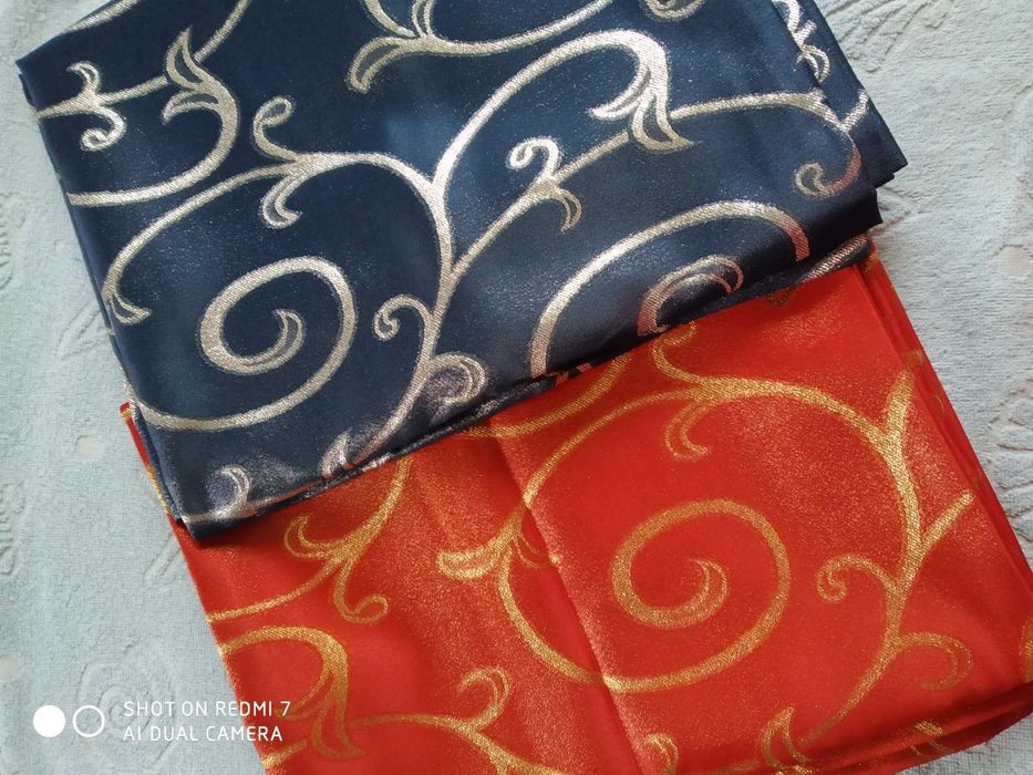 Продам святкові скатертини