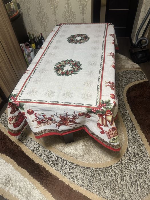 Продам  новорічні  скатертини  Габелен