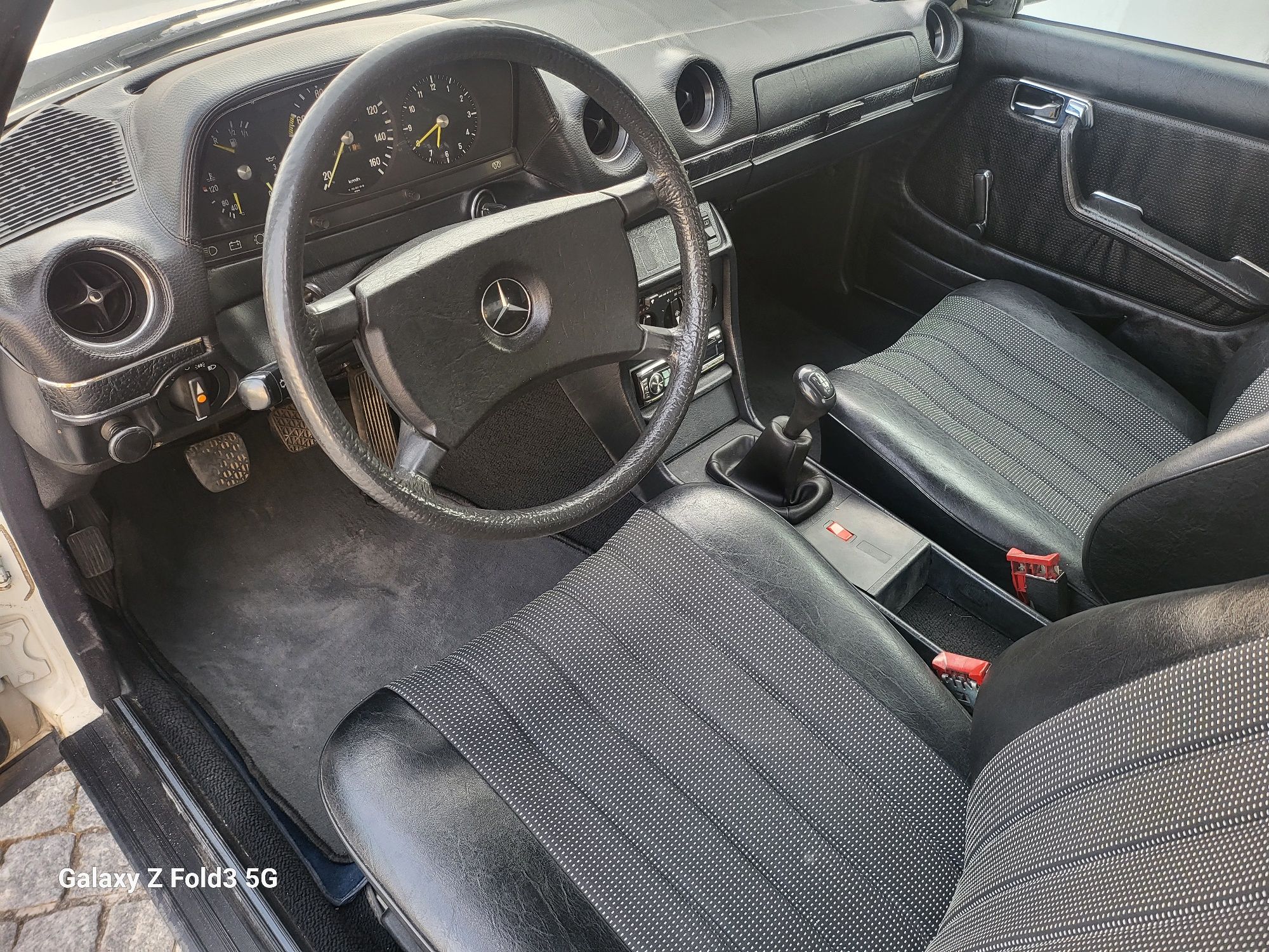 Mercedes-Benz 240D W123