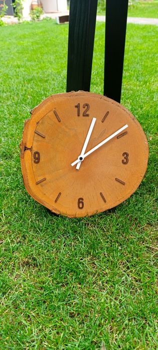 Wyjątkowy zegar ścienny z litego drewna sosnowego – 3 cm grubości, 29