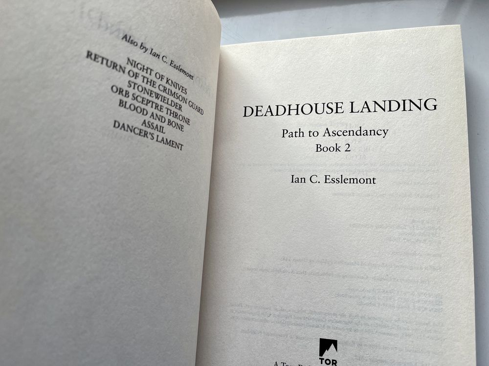 Книга «Deadhouse Landing» Ian C. Esslemont