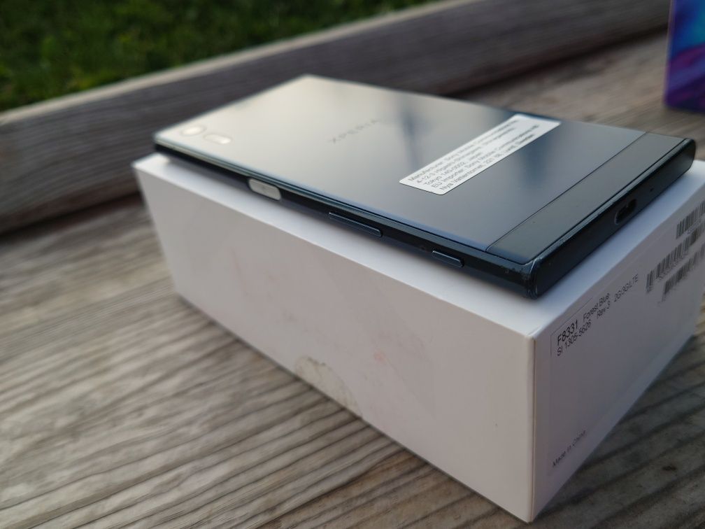 Sony Xperia XZ F8331 Forest Blue