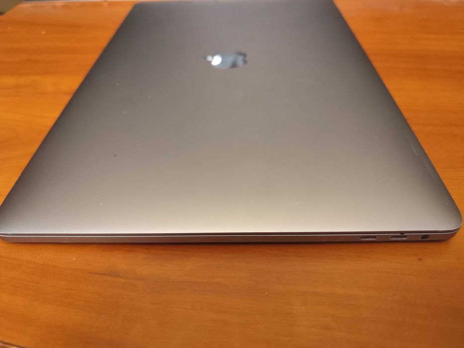 MacBook Pro 2017 15" i7 | 16GB | SSD 250GB – для запчастин або ремонту