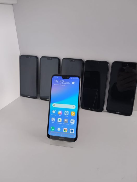 Смартфон Huawei P20 lite
