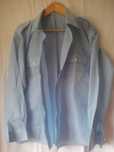 Camisas de farda azuis claras