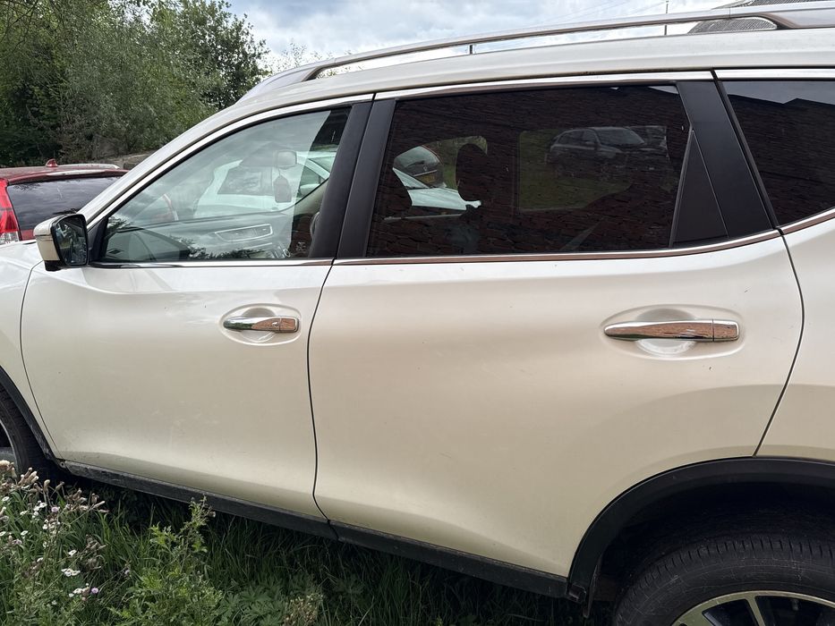 Двері дверь Nissan X-Trail T32 Rogue 14-21